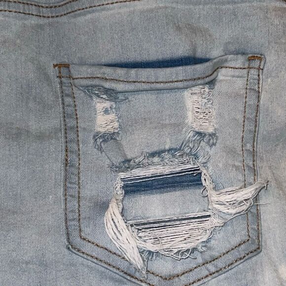 M.A.P. Distressed Lightwash Denim Shorts Size 32” #140 - Picture 5 of 6